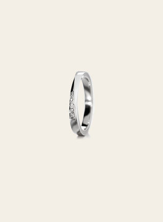 Lupaus ring with diamonds, white gold